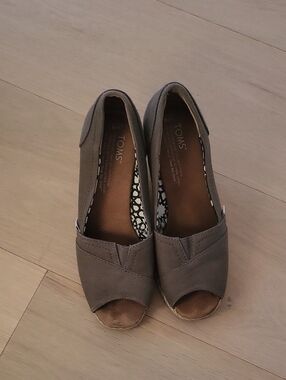 TOMS Women's Gray Canvas Peep-Toe Espadrilles